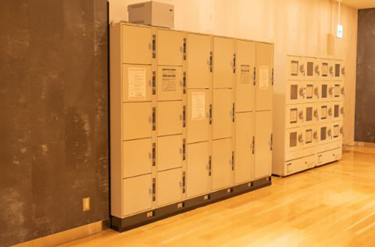 西棟1F 南エレベーター横