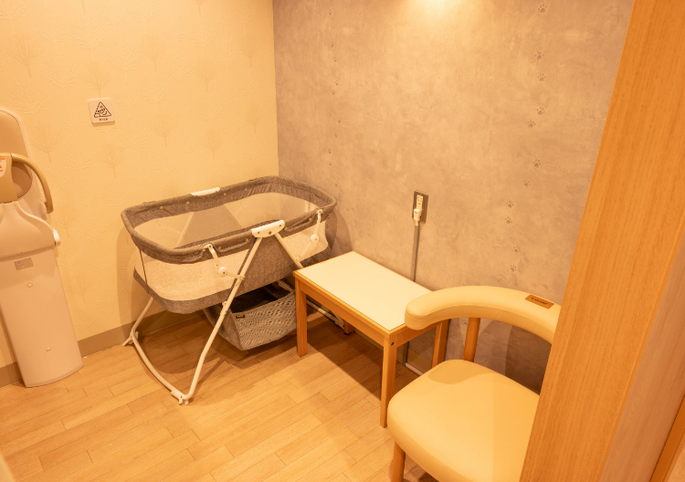 ❸ 西棟4F(フードコート奥)